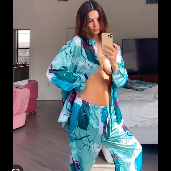 iNAMORATA Lise Oversized Button Up - Picture 1 of 5